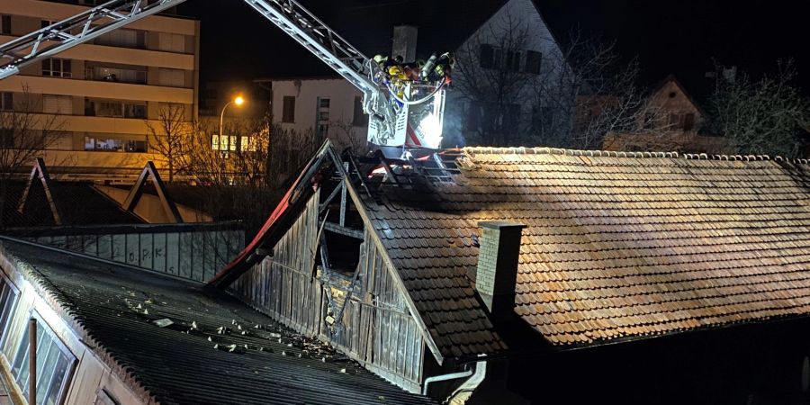 Der Sachschaden kann noch nicht beziffert werden.