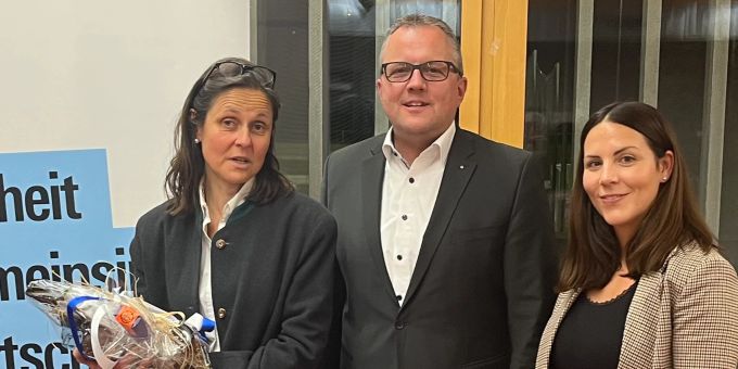 Gabi Dörig, Stefan Otziger und Tamara Häsler an der Hauptversammlung vom 14. März 2023. FDP Hilterfingen