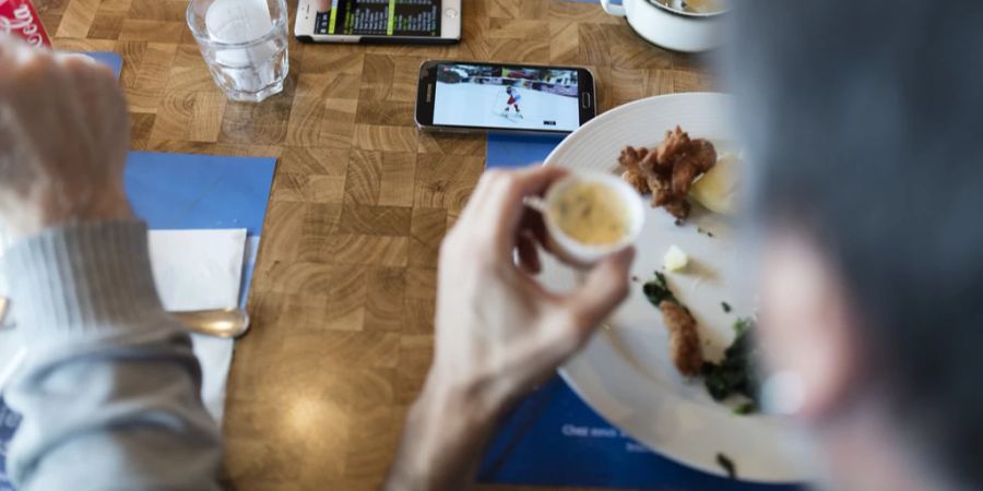 Essen und dann gehen. Spezifische Essenszeiten in Restaurants kommen nicht immer gut an. (Symbolbild)