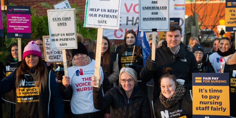 NHS nurses strike over pay and conditions