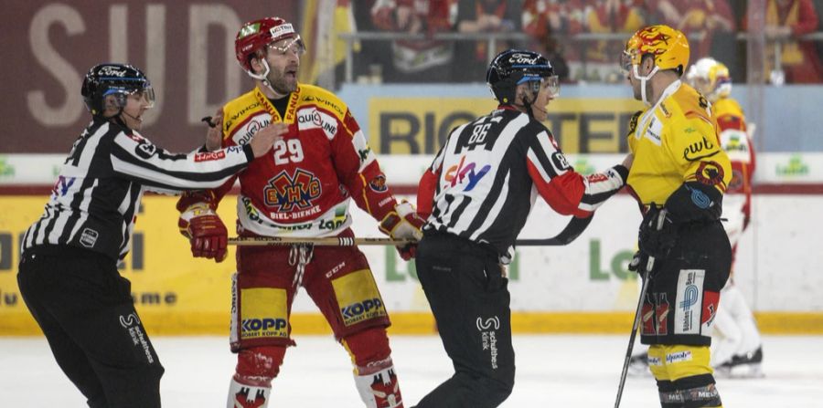 SCB-Topskorer Chris DiDomenico (r.) läuft bereits heiss.