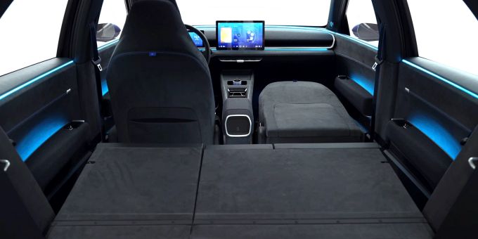 Auf Wunsch wird der ID2 All dank sehr flexiblem Innenraum und üppigem Stauraum-Angebot auch zum Möbeltransporter. 2025 VW ID2 All