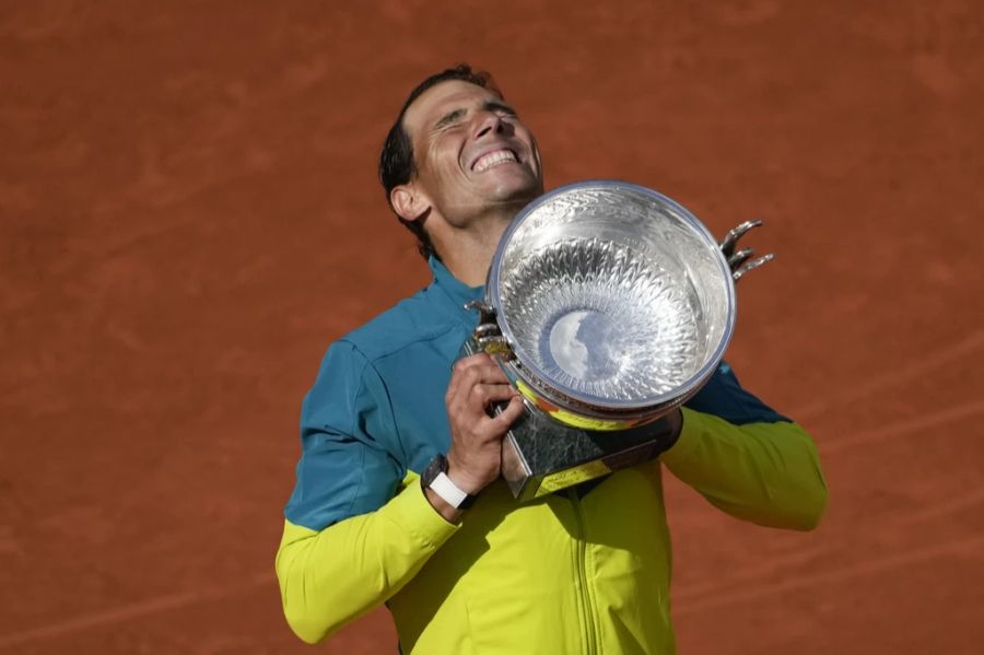 In Paris würde er nach dem 15. Roland-Garros-Triumph greifen.