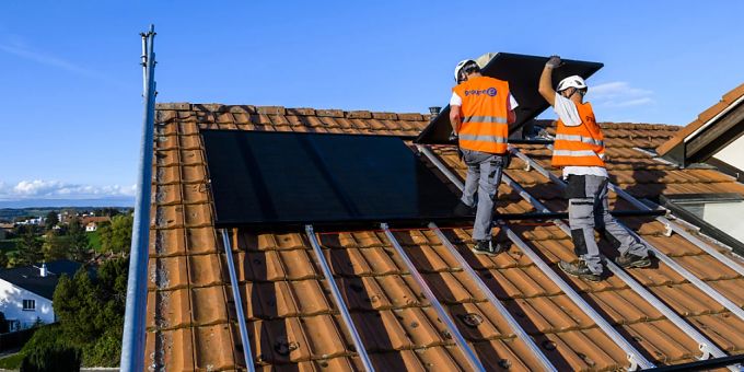 Der Nationalrat hat eine umfassende Solarpflicht für bestehende Bauten abgelehnt. (Themenbild) Der Nationalrat hat eine umfassende Solarpflicht für bestehende Bauten abgelehnt. (Themenbild)