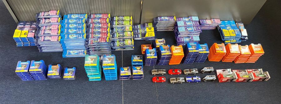 Die Polizei stellte unteranderem Rasierer und Rasierklingen sicher.