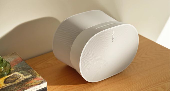 Der Sonos Era 300 kommt in einem ganz neuen Sanduhr-Look daher. Sonos Era 300
