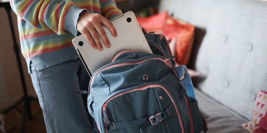 Fast 70 Prozent der 14- bis 24-Jährigen glauben, dass die Digitalisierung für die gesellschaftliche Entwicklung eher von Vorteil ist.