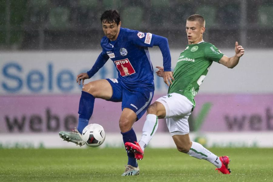 Luzerns Ryder Matos (l.) im Zweikampf mit St. Gallens Miro Muheim.
