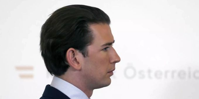 Sebastian Kurz, Bundeskanzler von Österreich, kommt zu einer Pressekonferenz. Die generelle Reisewarnung für ganz Nordrhein-Westfalen wurde von der österreichischen Regierung zurückgenommen. Foto: Ronald Zak/AP/dpa Sebastian Kurz, Bundeskanzler von Österreich, kommt zu einer Pressekonferenz. Die generelle Reisewarnung für ganz Nordrhein-Westfalen wurde von der österreichischen Regierung zurückgenommen. Foto: Ronald Zak/AP/dpa