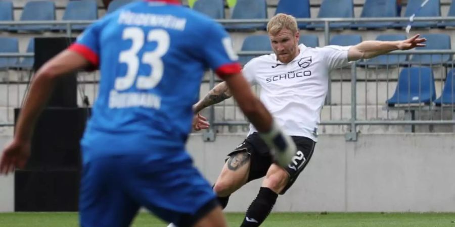 Bielefelds Andreas Vogelsammer erzielt das Tor zum 2:0 gegen Heidenheim. Foto: Friso Gentsch/dpa