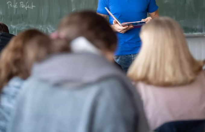 Coronavirus: Lehrer, die zu einer Risikogruppe gehören, können bis auf Weiteres nicht unterrichten. Lehrer Coronavirus