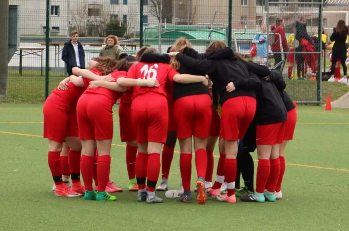 Teamgeist und Kameradschaft, auch auf dem Fussballplatz.