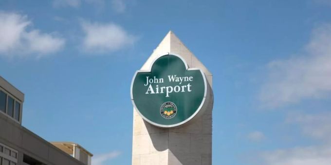 Der John-Wayne-Flughafen in Santa Ana soll umbenannt werden. Foto: Jae C. Hong/AP/dpa Der John-Wayne-Flughafen in Santa Ana soll umbenannt werden. Foto: Jae C. Hong/AP/dpa