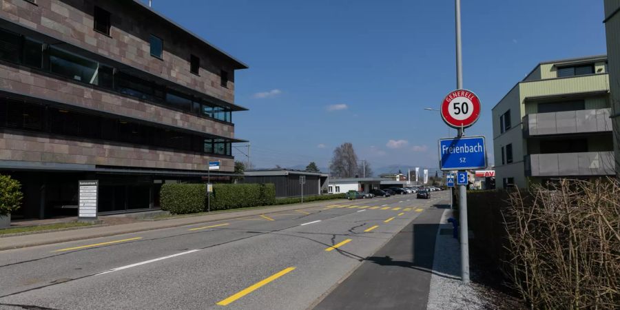 Die Einfahrt nach Freienbach von Richtung Wädenswil.