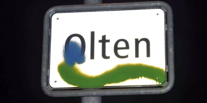 Die Solothurner Kapo konnte drei mutmassliche Sprayer auf frischer Tat ertappen. olten