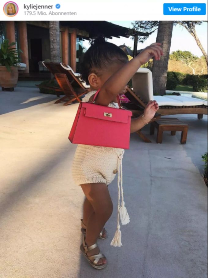 Kylie Jenners Tochter Stormi ist gerade mal zwei Jahre alt. Um mit Luxus zu starten, kann man wohl nie jung genug sein. Kylie Jenner