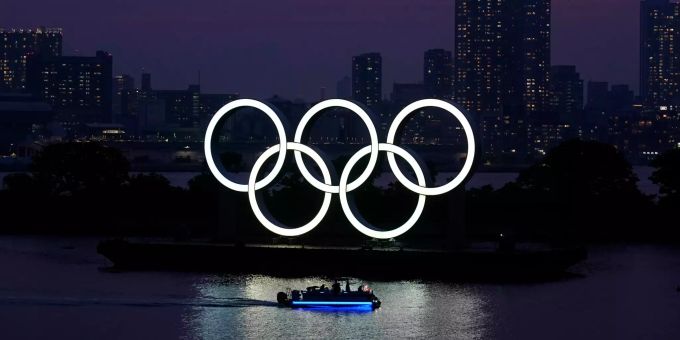 Olympia 2021: Die Olympischen Ringe leuchten in Tokio. Olympia 2021