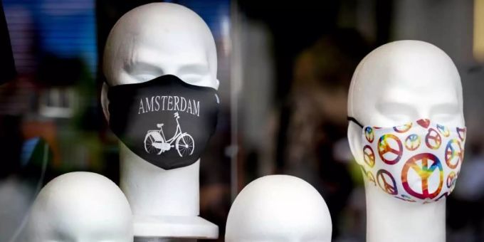 Aus Sorge vor einer zweiten Corona-Welle ruft Amsterdam Touristen auf, die Stadt nicht am Wochenende zu besuchen. Foto: "koen Van Weel"/ANP/dpa Aus Sorge vor einer zweiten Corona-Welle ruft Amsterdam Touristen auf, die Stadt nicht am Wochenende zu besuchen. Foto: "koen Van Weel"/ANP/dpa