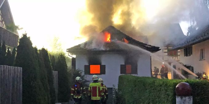 Beim Brand wurde eine Person verletzt. Beim Brand wurde eine Person verletzt.
