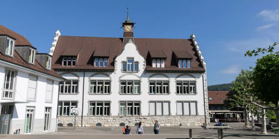 Das Schulhaus in Turgi.