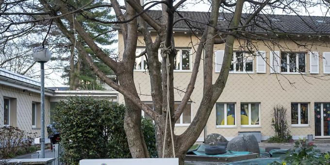 Kitas müssen auch während der Corona-Krise geöffnet sein, trotz viel kleinerer Kundschaft. Nun will die nationalrätliche Bildungskommission handeln. (Archivbild) Kita corona