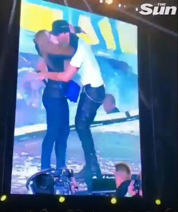 Enrique Iglesias knutschte schon öfter fremd. Enrique Iglesias