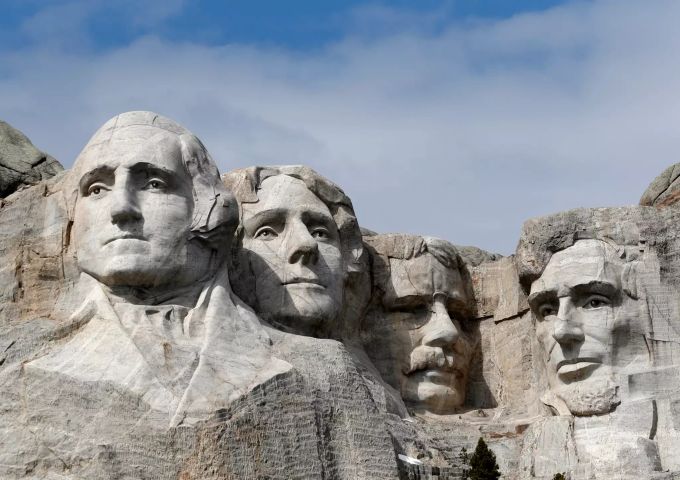 Das Denkmal Mount Rushmore mit den Porträtköpfen der Ex-Präsidenten George Washington (1. US-Präsident, l-r), Thomas Jefferson (3. Präsident), Theodore Roosevelt (26. Präsident) und Abraham USA «Independence Day»