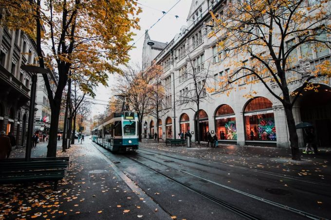 Die öffentlichen Verkehrsmittel tragen zum Klimaschutz bei. Tram in Zürich