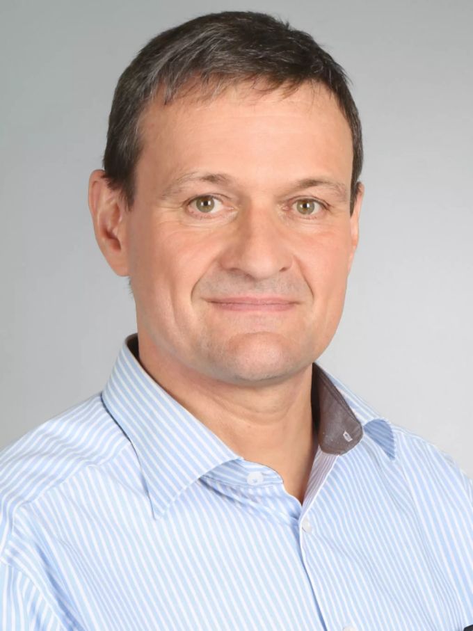 Jörg Huwyler ist Professor für Pharmazeutische Technologie an der Universität Basel. Sein Team produzierte in nur zehn Tagen ein Generikum. Coronavirus Medikament Hydroxychloroquin
