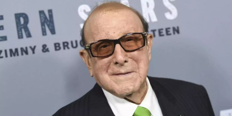 Der Musikproduzent Clive Davis will das Leben von Whitney Houston verfilmen. Foto: Evan Agostini/Invision/AP/dpa