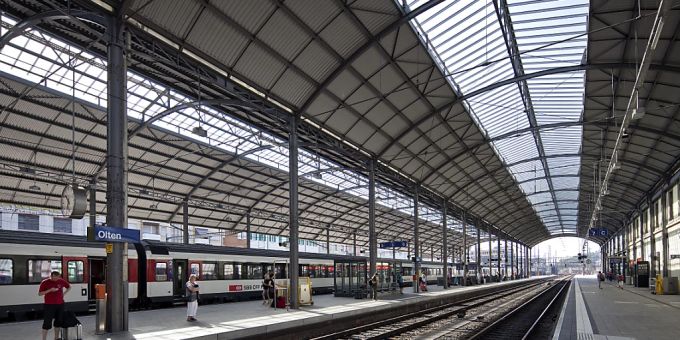 Einem 20-jährigen Bulgaren wird vorgeworfen, im Bahnhof Olten einen Mann kurz vor Eintreffen eines Zuges auf das Gleis geschubst zu haben. (Symbolbild) Einem 20-jährigen Bulgaren wird vorgeworfen, im Bahnhof Olten einen Mann kurz vor Eintreffen eines Zuges auf das Gleis geschubst zu haben. (Symbolbild)