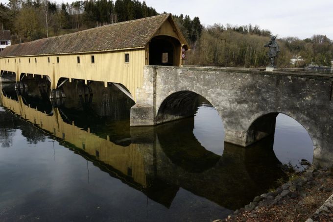 Der Tatort befindet sich rund 400 Meter flussabwärts der Zollbrücke. Jestetten Rheinau Leiche