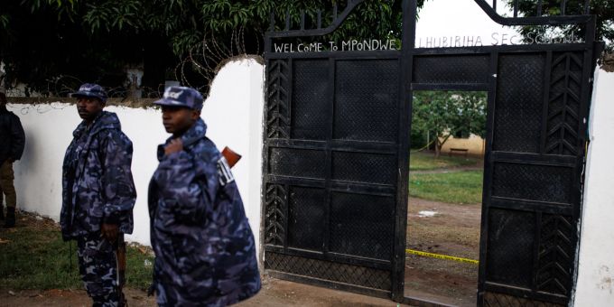 UN-Chef entsetzt - 42 Tote bei Massaker in Schule in Uganda