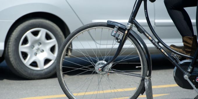 Unfall zwischen Velofahrerin und Auto. Unfall