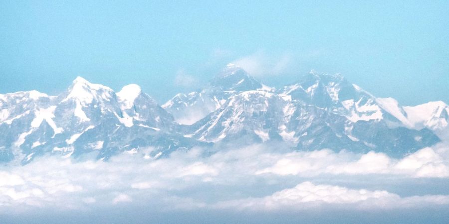 Blick auf das Himalaya-Gebirge und den Mount Everest.