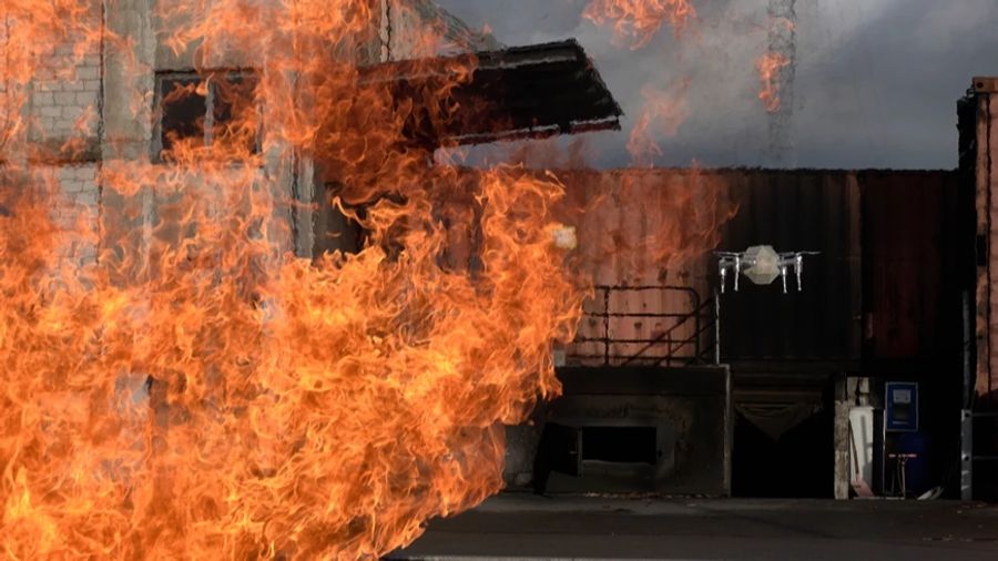 Dadurch ist es der Feuerdrohne möglich, extremen Temperaturen stand zu halten.