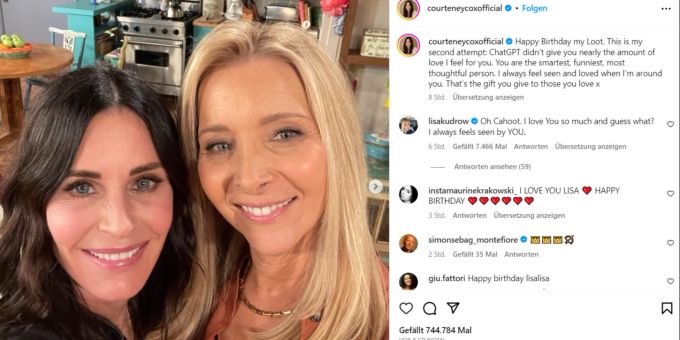 Courteney Cox gratuliert Lisa Kudrow zum 60. Geburtstag. Beide spielten zusammen in der Kult-Sitcom «Friends». Friends Kudrow Cox