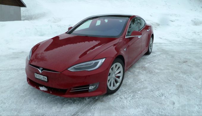 Vor allem im Winter häuften sich die Beschwerden, da die Reichweite von Elektroautos hier temperaturbedingt stark sinkt Tesla Skandal