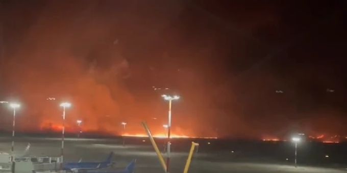 Hitze in Italien - Feuer umzingelt Flughafen in Sizilien - geschlossen