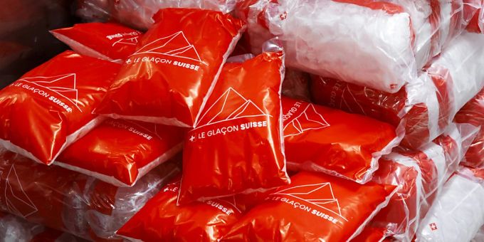 Die Genfer Firma Le Glaçon Suisse produziert Eiswürfel und Crushed Ice im Industriegebiet La Praille in Carouge. Die Genfer Firma Le Glaçon Suisse produziert Eiswürfel und Crushed Ice im Industriegebiet La Praille in Carouge.