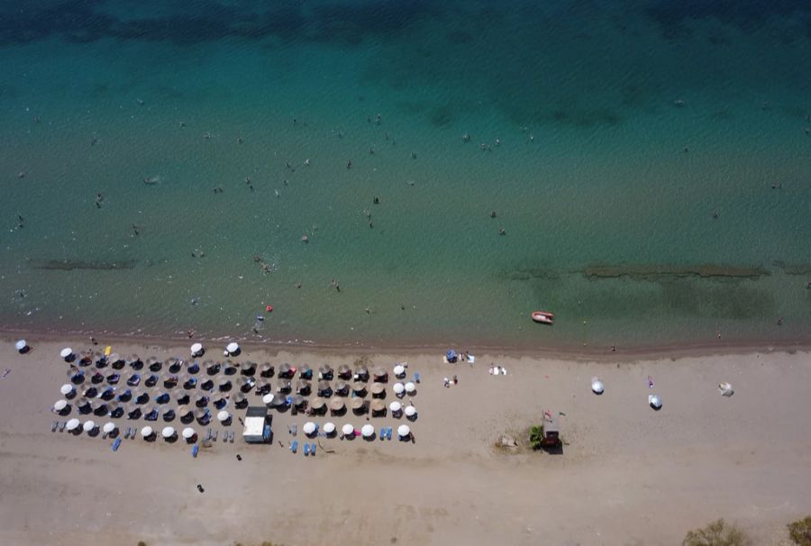 Griechenland befindet sich auf dem Höhepunkt der derzeitigen Hitzewelle - bis zu 44 Grad heiss ist es auf der Insel geworden.