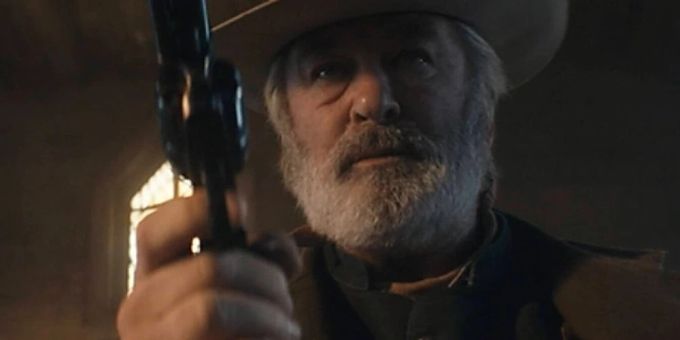 Alec Baldwin mit einer Requisiten-Waffe am Set seines Westerns «Rust». Alec Baldwin
