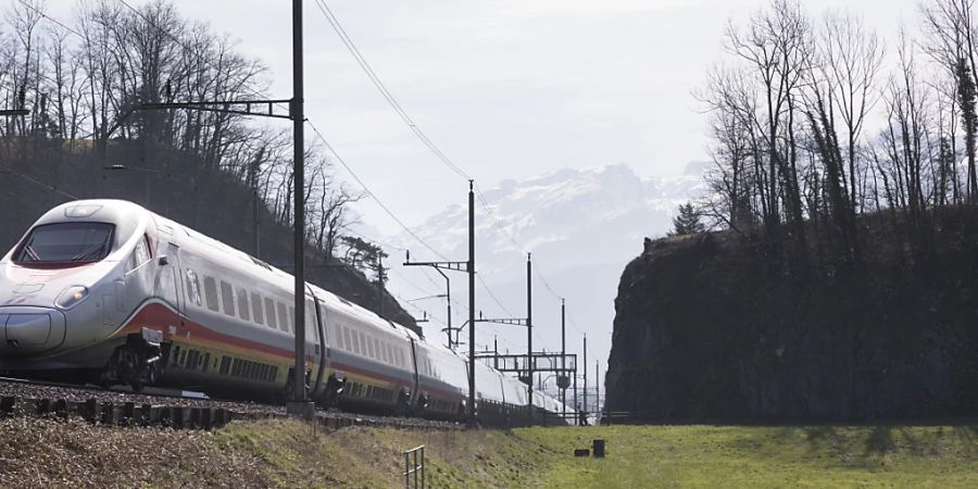 Für den Ausbau des Hochgeschwindigkeitsverkehrs auf der Schiene in Europa sind mehr Investitionen nötig, als bisher vorgesehen sind. (Archivbild)