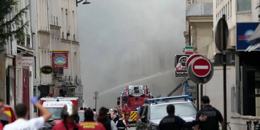 Feuerwehrleute im Einsatz.