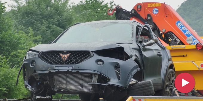 Spektakulärer Unfall - Auto überschlägt sich in Merishausen SH mehrfach
