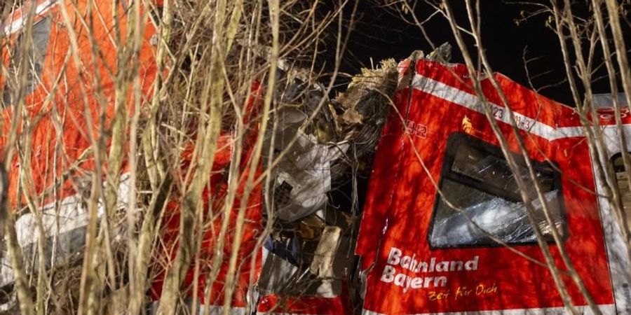 Die beiden beschädigten S-Bahn-Züge nach dem Zusammenstoss. Foto: Lennart Preiss/dpa