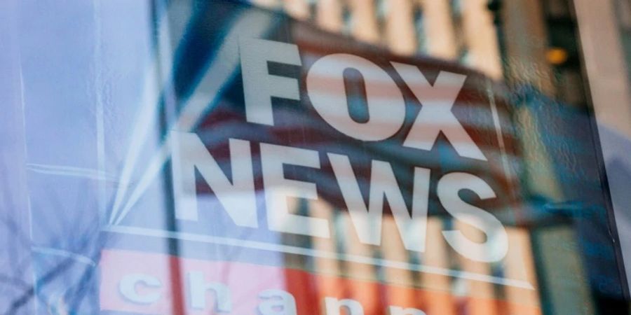 Bei Fox News hatte er seiner Radio-Show, sein Podcast war sehr erfolgreich.