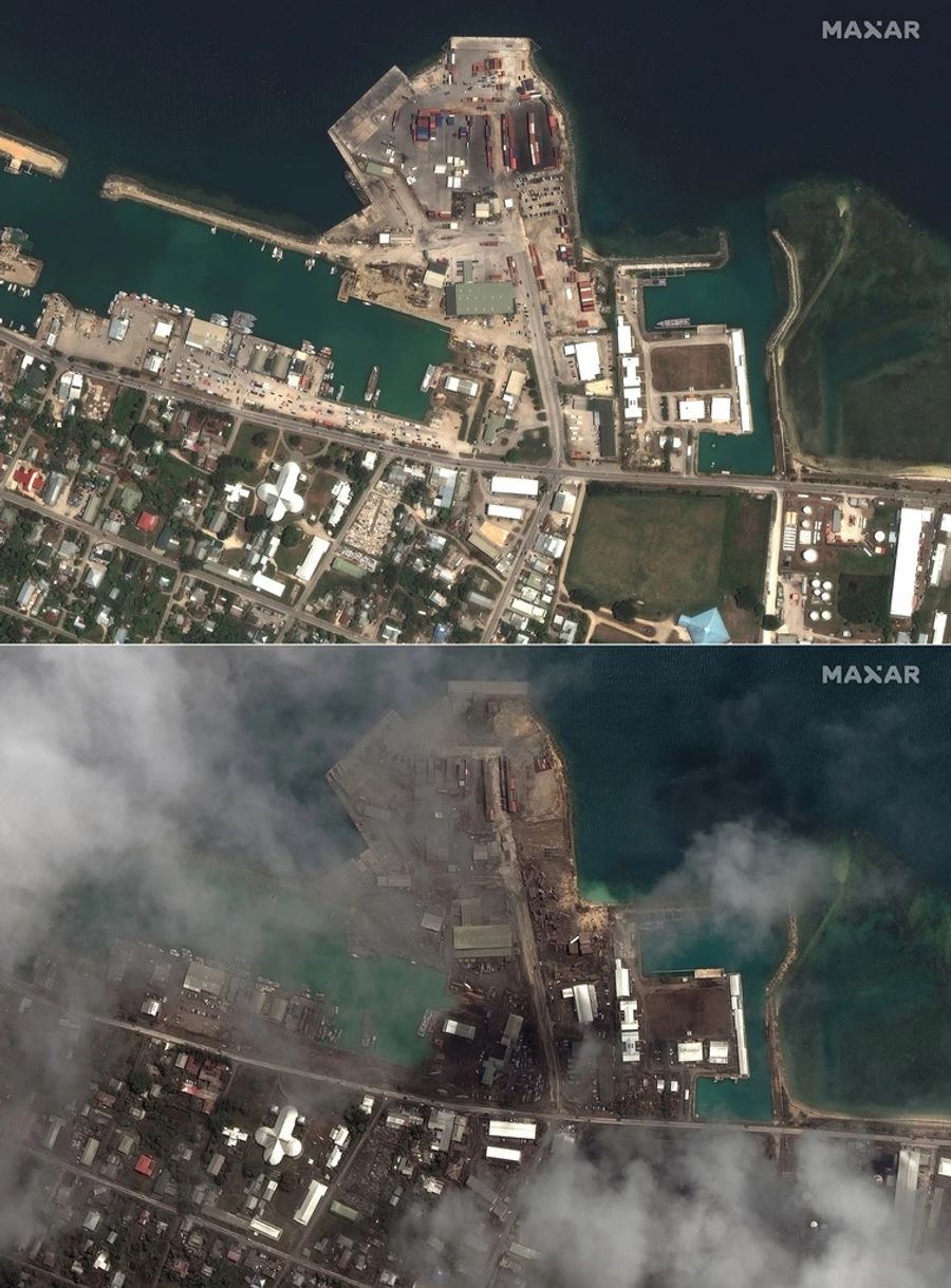 Ein Satellitenbild von Maxar Technologies zeigt den Hafen der Hauptstadt Nuku'alofa vor und nach dem Vulkanausbruch.