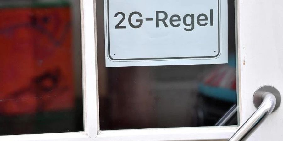 Die Politik diskutiert über Lockerungen, etwa der 2G-Regeln. Foto: Martin Schutt/dpa-Zentralbild/dpa