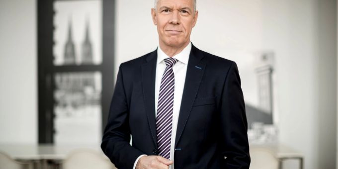 Peter Kloeppel ist momentan in Quarantäne. Peter Kloeppel ist momentan in Quarantäne.